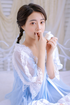 在车里疯狂的吃我奶